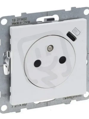 Novinka SUNO BÍLÁ ZÁSUVKA 2P+T S INTEGROVANOU USB C NABÍJEČKOU LEGRAND 721189