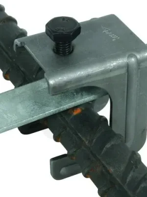 Propojovací svorka pro prům. 20-23 mm nebo pásek 40x4,5 mm nebo přítlačný třmen Dokud Zásoby Vydrží